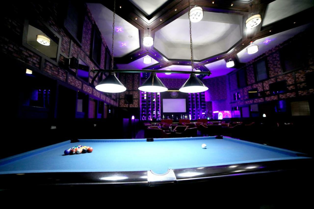 Rg Royal Hotel Bangalore Buitenkant foto