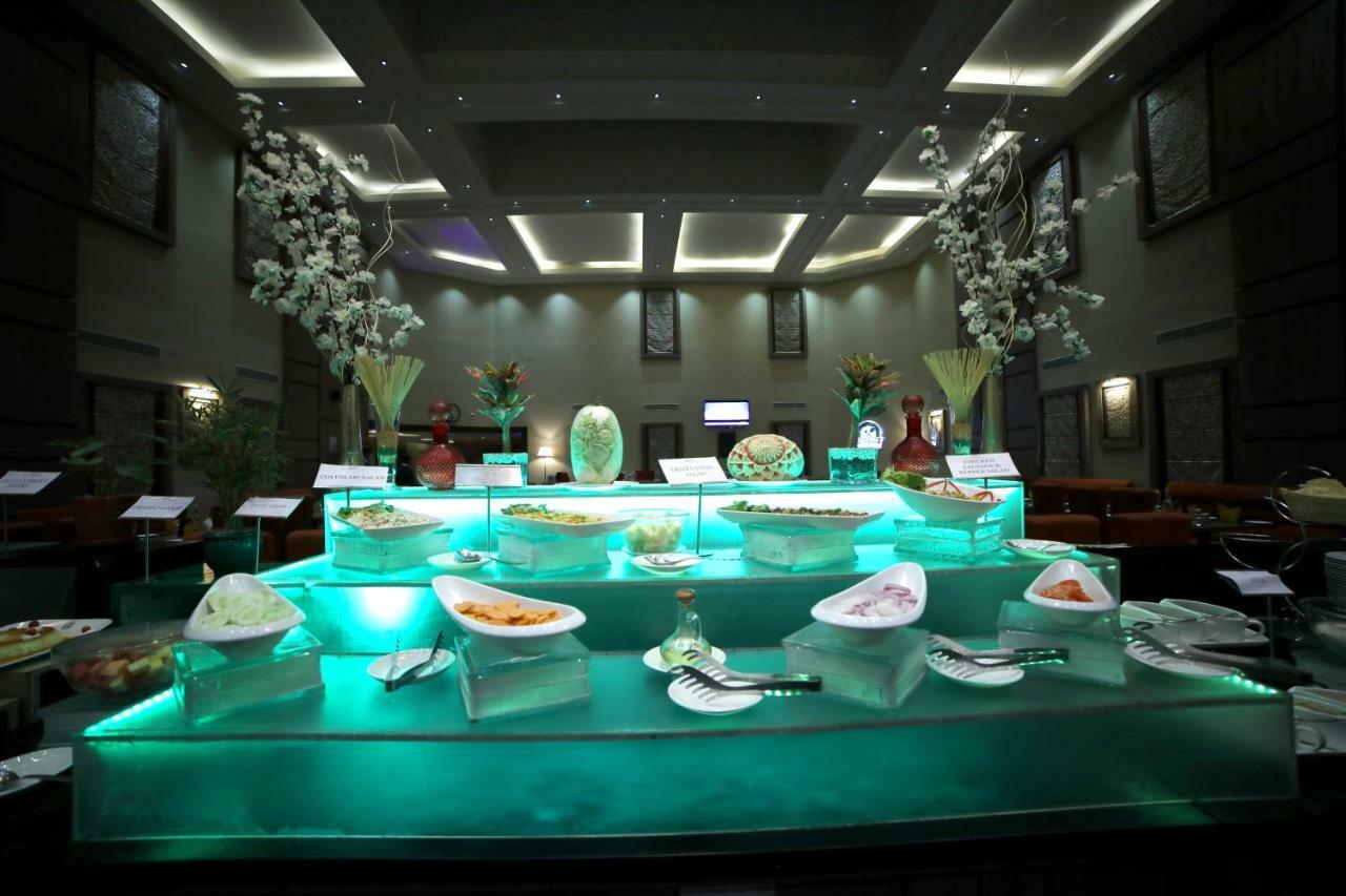 Rg Royal Hotel Bangalore Buitenkant foto