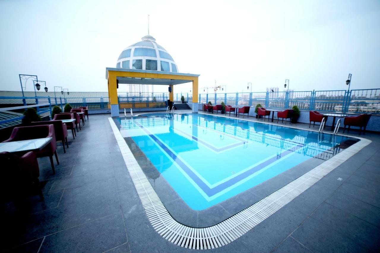 Rg Royal Hotel Bangalore Buitenkant foto